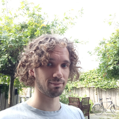 Jay zoekt een Kamer / Studio / Appartement / Huurwoning in Den Haag