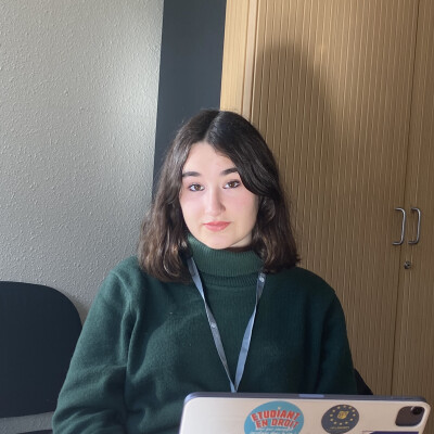 Nina  zoekt een Kamer in Den Haag