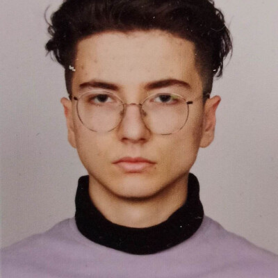 Maxim zoekt een Kamer / Studio / Appartement in Den Haag