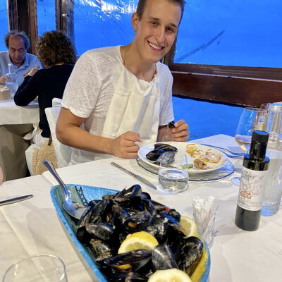 Dominik zoekt een Kamer / Studio / Appartement in Den Haag