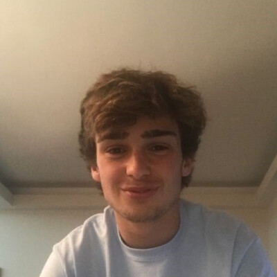 Elias zoekt een Kamer / Studio in Den Haag