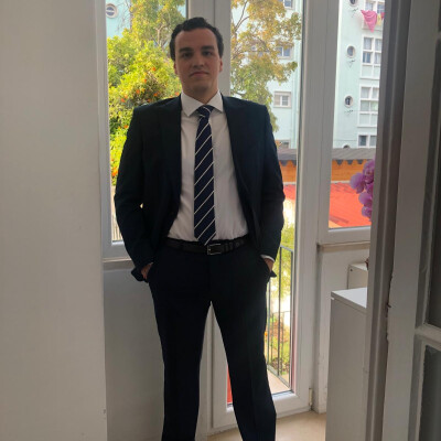 Manuel zoekt een Kamer / Studio / Appartement in Den Haag